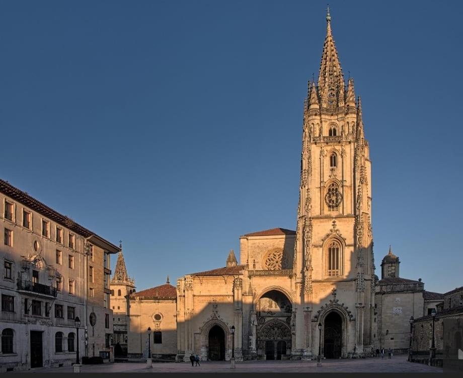 Alojamiento Oviedo 2 Con Parking Buitenkant foto